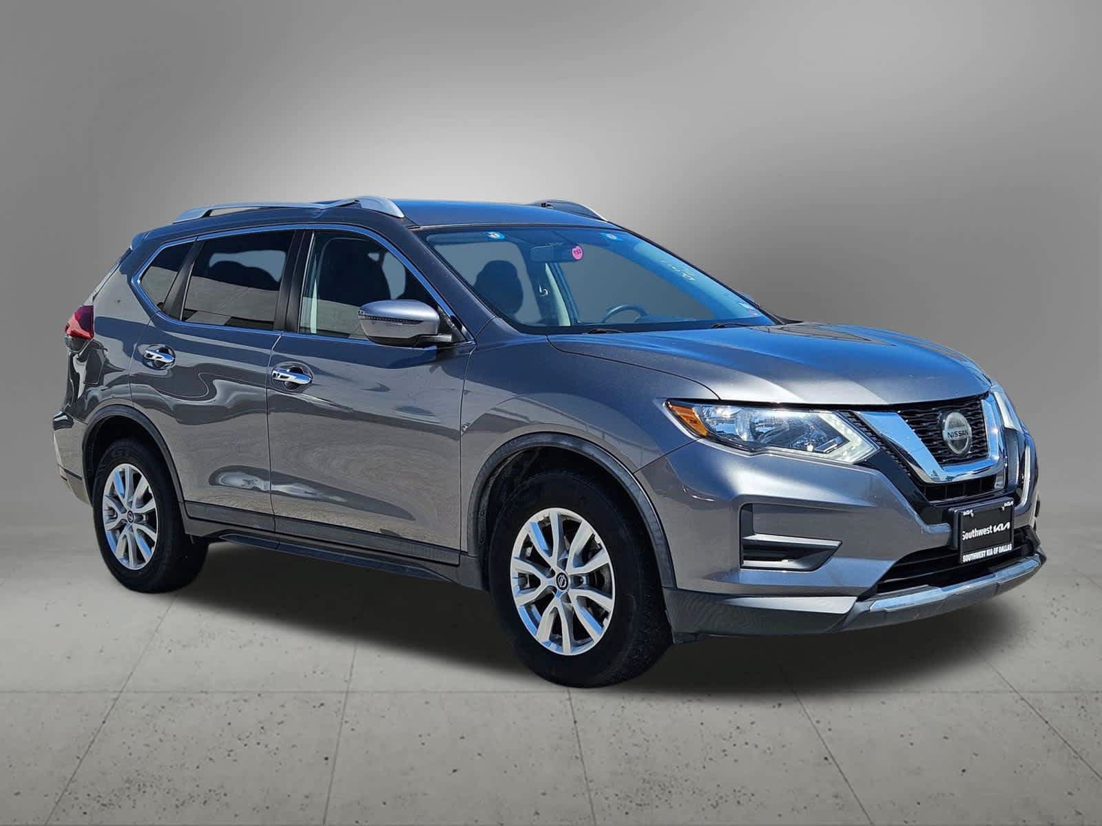 Used 2018 Nissan Rogue SV FWD image 8