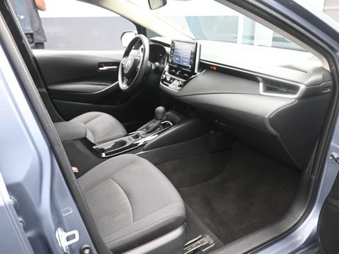 Used 2021 Toyota Corolla LE w/ LE Convenience Package FWD image 25