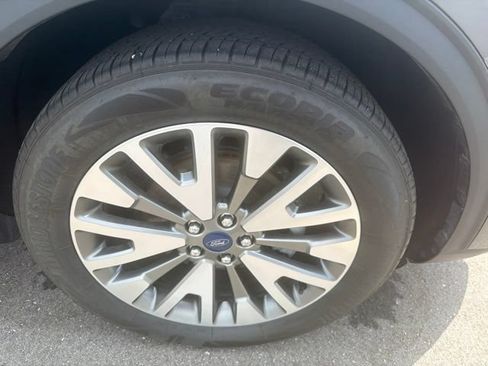Used 2021 Ford Escape Titanium AWD/4WD image 4