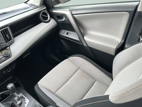 Used 2017 Toyota RAV4 XLE FWD image 13