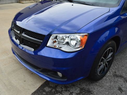 Used 2019 Dodge Grand Caravan GT FWD image 3