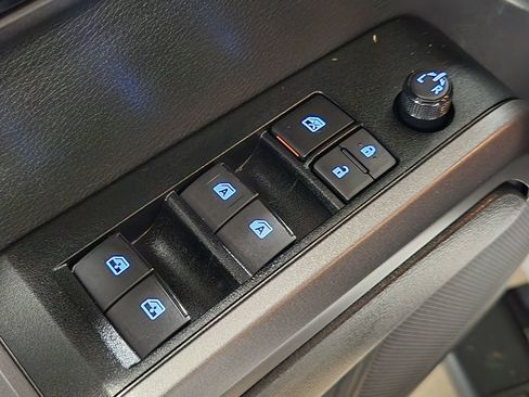 Used 2022 Toyota Tacoma TRD Off-Road AWD/4WD image 43