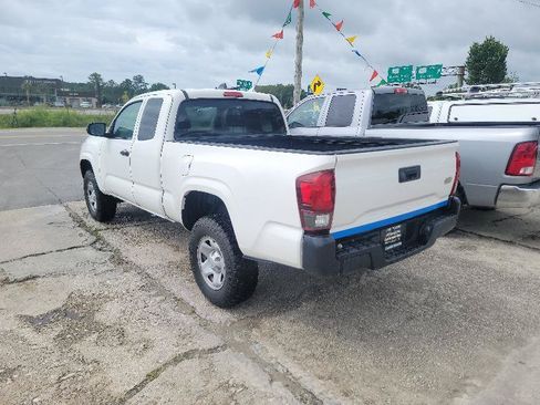 Used 2022 Toyota Tacoma SR RWD image 4