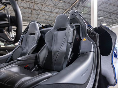 Used 2022 McLaren 720S Spider image 36