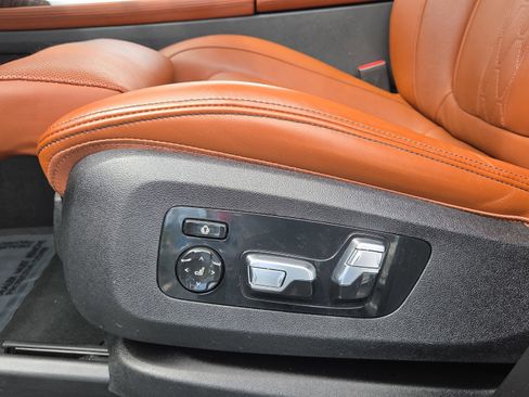 Certified 2023 BMW X7 xDrive40i w/ M Sport Package image 11