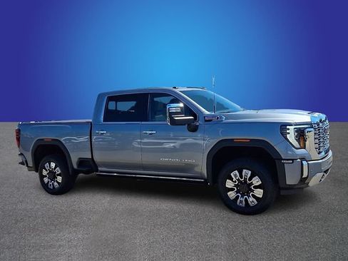 Used 2024 GMC Sierra 2500 Denali AWD/4WD image 3
