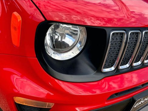 Used 2021 Jeep Renegade Latitude FWD image 28