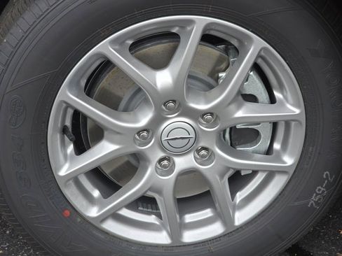 Used 2025 Chrysler Voyager LX image 18