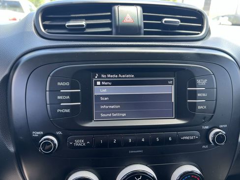 Used 2017 Kia Soul FWD image 24