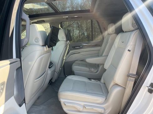 Used 2023 Cadillac Escalade Sport Platinum image 46
