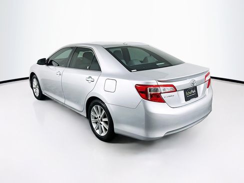 Used 2012 Toyota Camry XLE w/ Leather Pkg FWD image 5