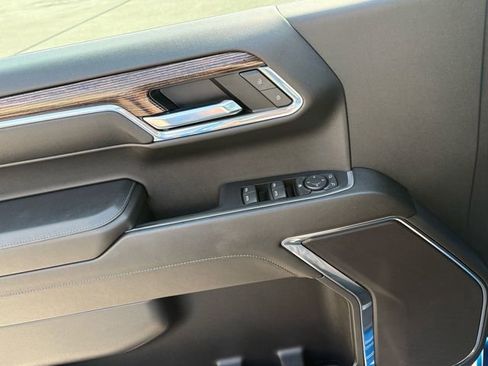 Used 2024 GMC Sierra 1500 Elevation image 18