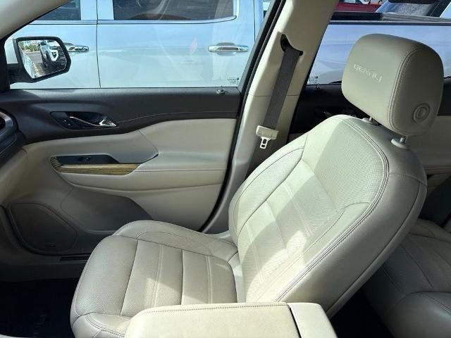 Used 2019 GMC Acadia Denali w/ Technology Package FWD image 13