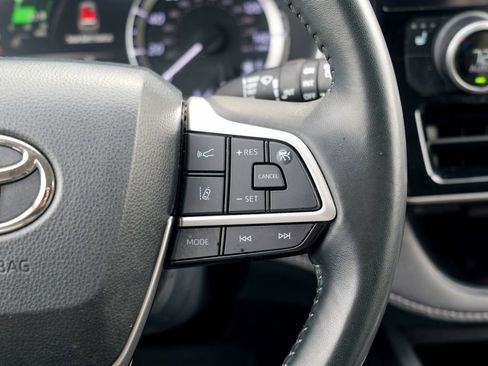 Used 2023 Toyota Highlander XLE AWD/4WD image 42