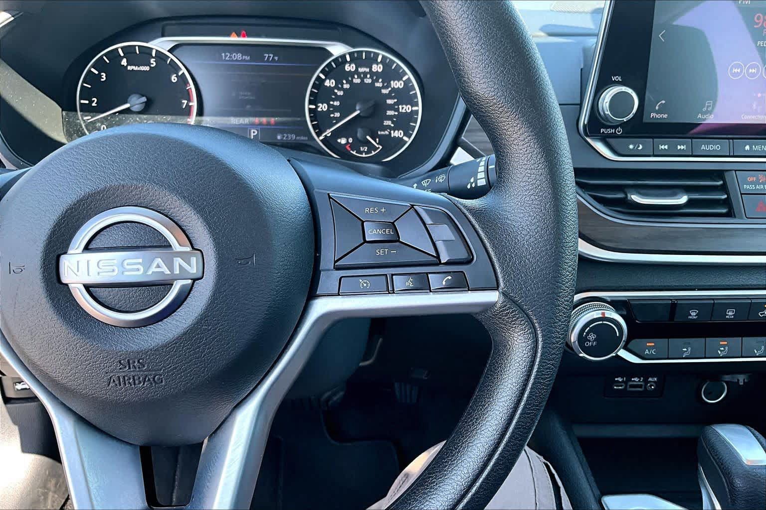 Used 2025 Nissan Altima 2.5 SV FWD image 25
