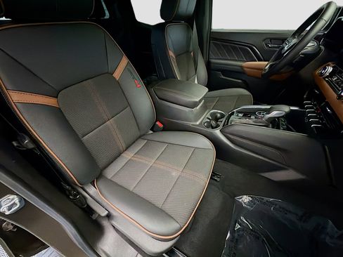 Used 2025 GMC Canyon AT4 image 15