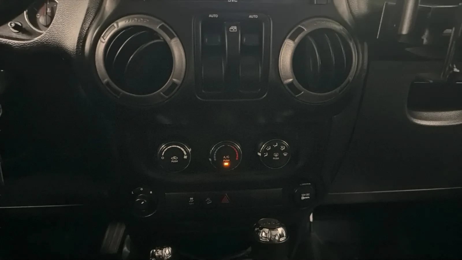 Used 2014 Jeep Wrangler Sport w/ Quick Order Package 24S AWD/4WD image 15