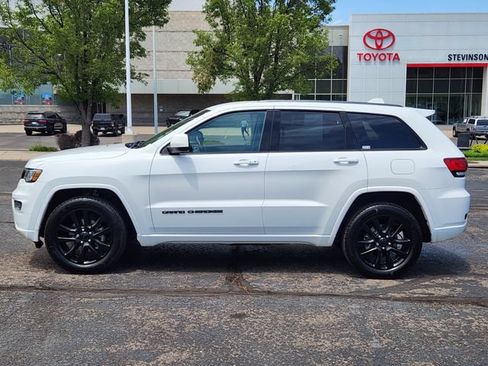 Used 2018 Jeep Grand Cherokee Altitude AWD/4WD image 3