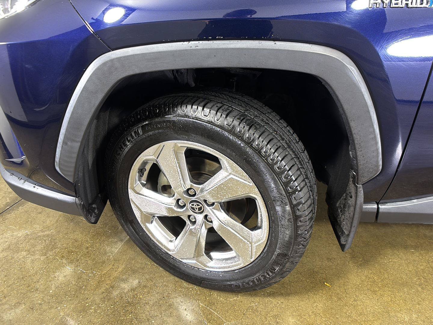 Used 2021 Toyota RAV4 XLE Premium AWD/4WD image 4