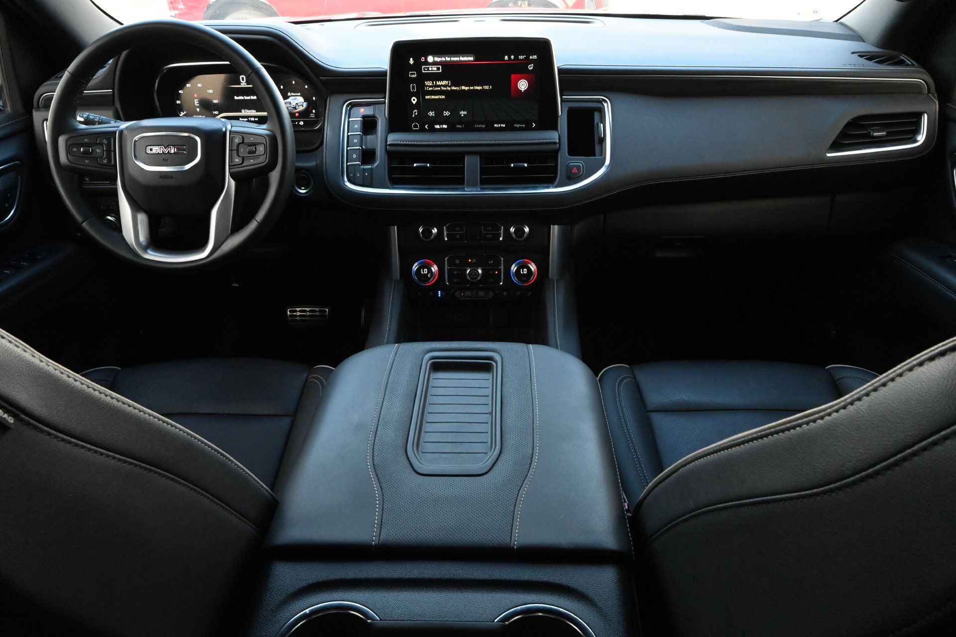Used 2024 GMC Yukon SLT w/ SLT Luxury Package RWD image 8
