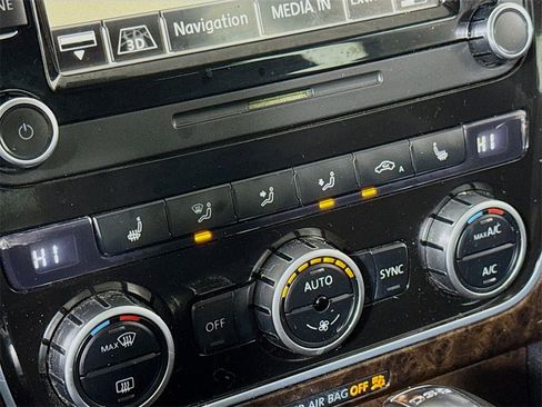 Used 2014 Volkswagen Passat TDI SEL Premium image 20