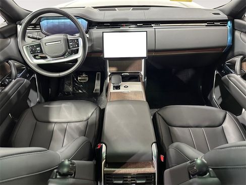Used 2025 Land Rover Range Rover SE AWD/4WD image 10