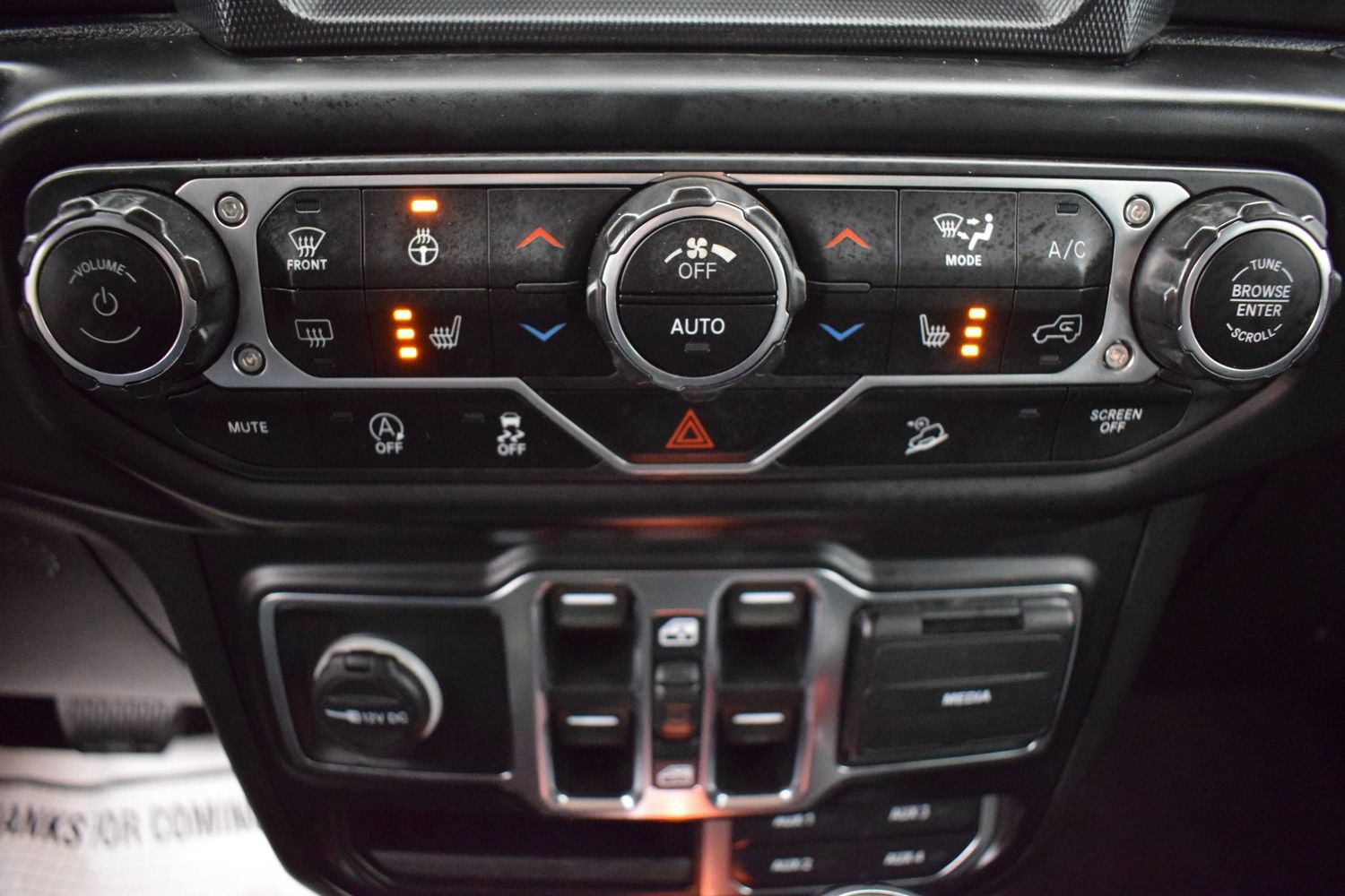 Used 2021 Jeep Wrangler Unlimited Sahara AWD/4WD image 16