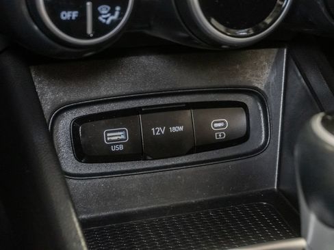 Used 2025 Hyundai Venue SEL FWD image 22
