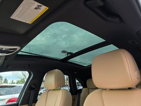 Used 2024 Porsche Macan AWD/4WD image 23