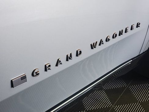 Used 2025 Jeep Grand Wagoneer L Series III w/ Rear Seat Video Group 1 AWD/4WD image 34