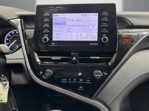 Used 2024 Toyota Camry SE FWD image 19
