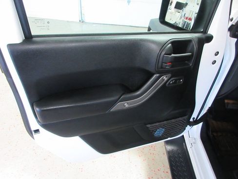Used 2017 Jeep Wrangler Unlimited Sport w/ Quick Order Package 24S AWD/4WD image 23