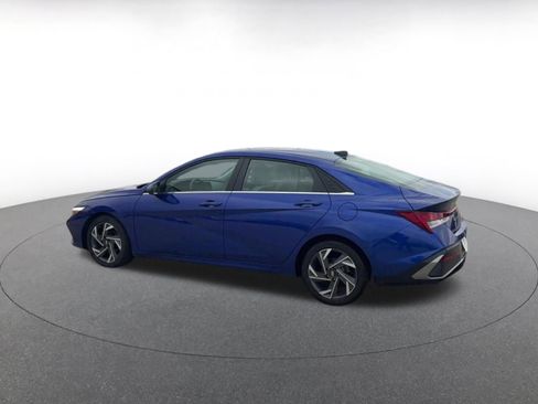 Used 2025 Hyundai Elantra Limited FWD image 10