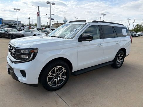 Used 2025 Ford Expedition Active AWD/4WD image 10