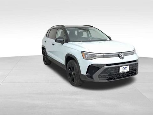 Used 2026 Volkswagen Taos SE AWD/4WD image 8
