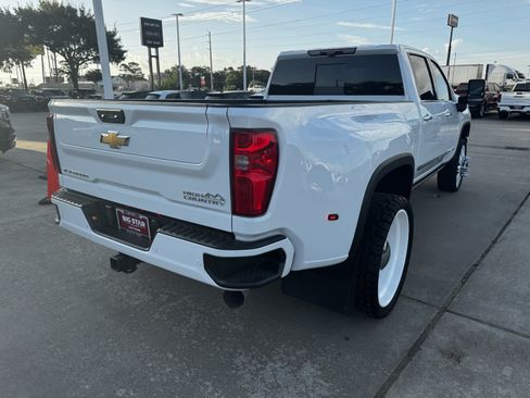 Used 2025 Chevrolet Silverado 3500 High Country w/ High Country Premium Package AWD/4WD image 6