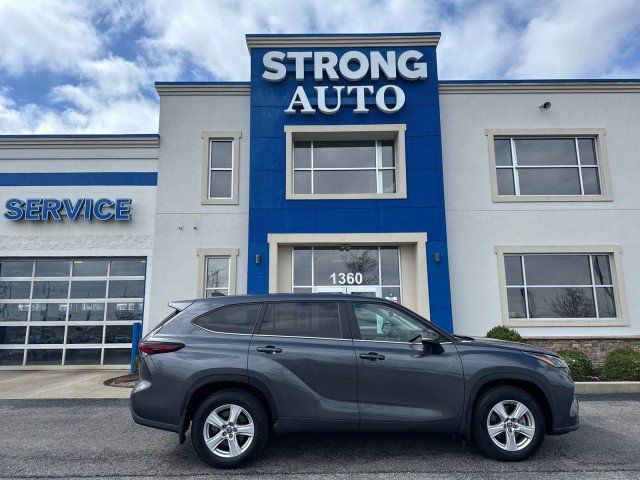 Used 2024 Toyota Highlander LE AWD/4WD image 18