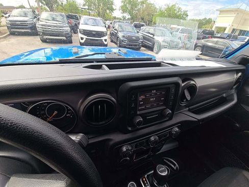 Used 2021 Jeep Gladiator Sport image 5