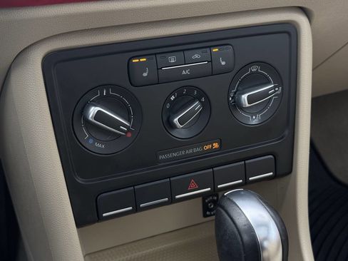 Used 2014 Volkswagen Beetle 1.8T image 19