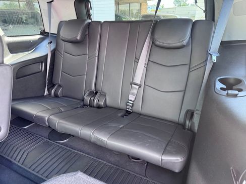 Used 2019 Cadillac Escalade Luxury RWD image 18