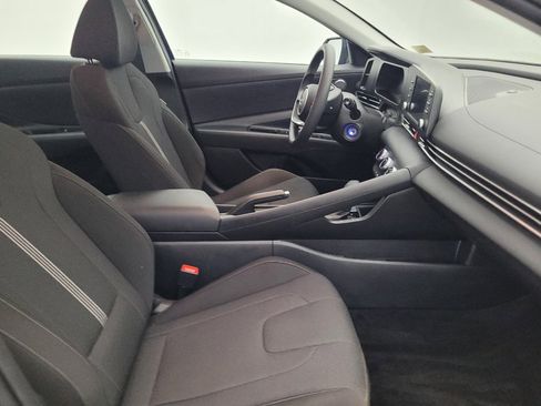 Used 2025 Hyundai Elantra SE FWD image 21