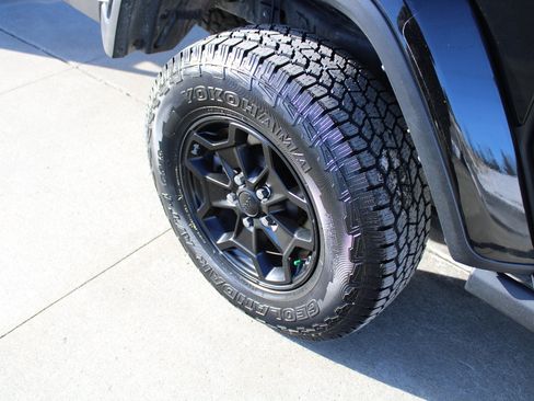 Certified 2022 Jeep Gladiator Willys image 31