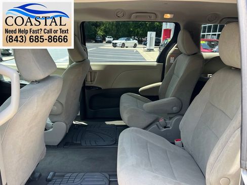 Used 2020 Toyota Sienna L FWD image 15