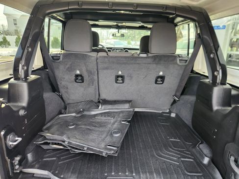 Used 2019 Jeep Wrangler Unlimited Sport S image 50