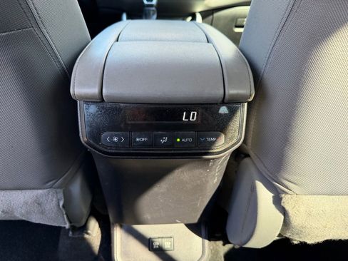 Used 2021 Toyota Highlander LE image 13