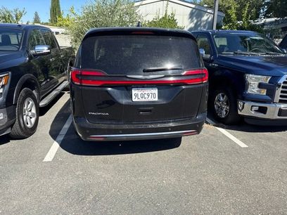 Used 2024 Chrysler Pacifica Touring-L