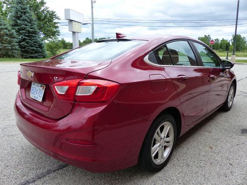 Used 2017 Chevrolet Cruze LT w/ Convenience Package FWD image 9