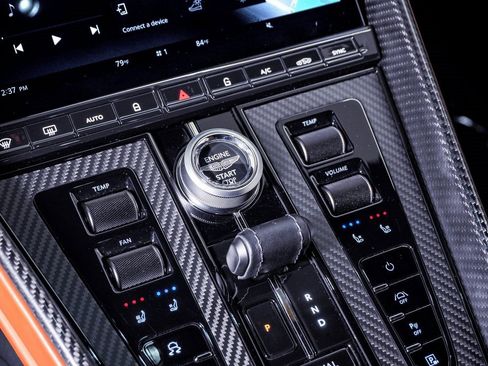 Used 2024 Aston Martin DB12 Coupe image 30