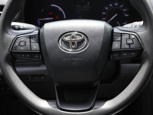 Used 2023 Toyota Sienna LE w/ LE Plus Package AWD/4WD image 19