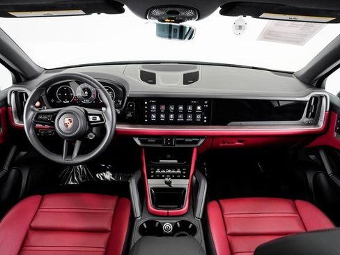 Used 2024 Porsche Cayenne image 21